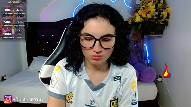 AriaDark online show from April 21, 2026, 1:42 am