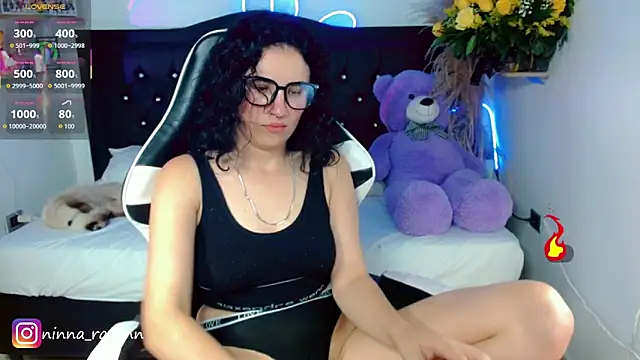 AriaDark online show from April 21, 2026, 2:51 am