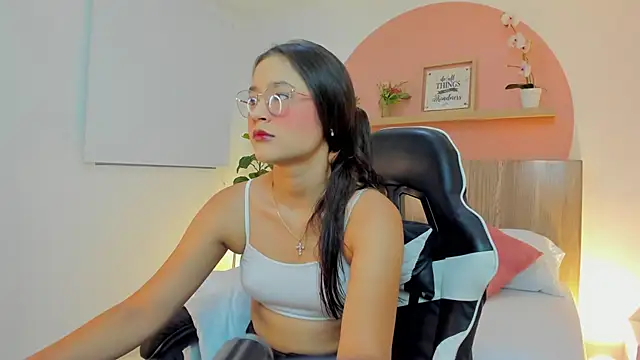 ivette swan online show from April 18, 2026, 7:51 pm