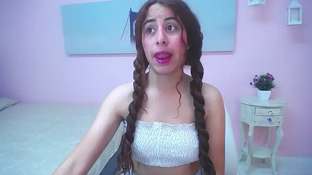 scarlett clyde online show from March 28, 2026, 12:27 pm