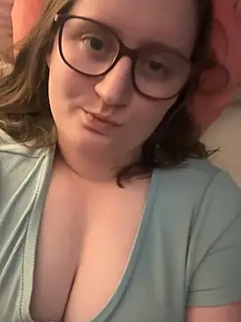 Snapshot of lucycomestrue chatting on July 2, 2026, 1:49 am lucycomestrue online show from July 2, 2026, 1:49 am