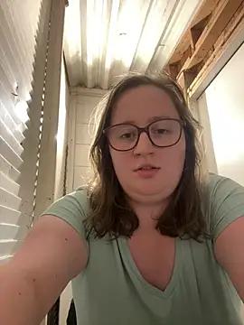 Snapshot of lucycomestrue chatting on July 2, 2026, 3:23 am lucycomestrue online show from July 2, 2026, 3:23 am