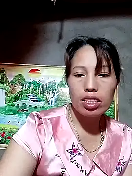 Gummiesu online show from May 12, 2026, 8:17 pm