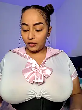 curly girl 31 online show from May 11, 2026, 8:06 pm