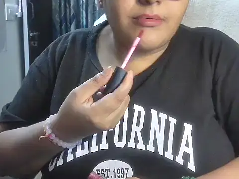 Snapshot of GaggingGirl_ chatting on August 6, 2026, 12:23 am GaggingGirl online show from August 6, 2026, 12:23 am