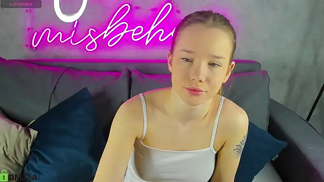 Nicole Vasquez online show from April 21, 2026, 1:07 am