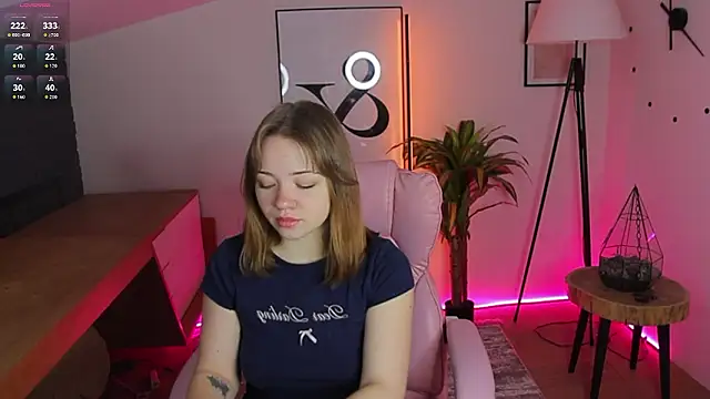 Kiss Moon online show from March 5, 2026, 6:53 am