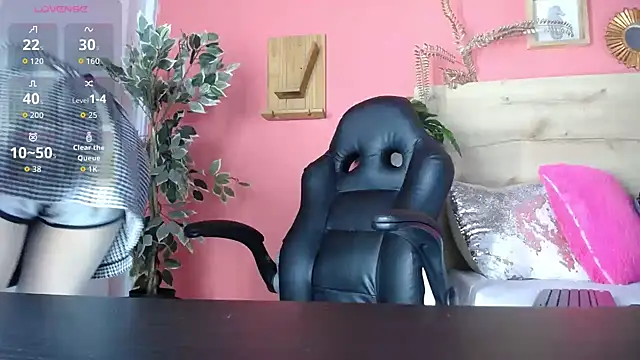 maria Turner1 online show from April 21, 2026, 10:21 am