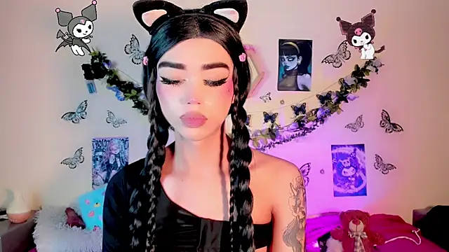 Miss-Saraii online show from April 21, 2026, 1:42 am