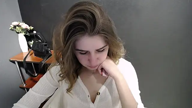 Sunny siren online show from April 22, 2026, 12:39 pm