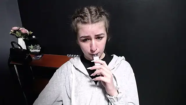 Sunny siren online show from April 24, 2026, 12:18 pm