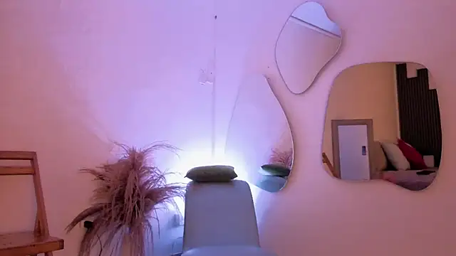 fransheskarossi online show from March 24, 2026, 11:59 am