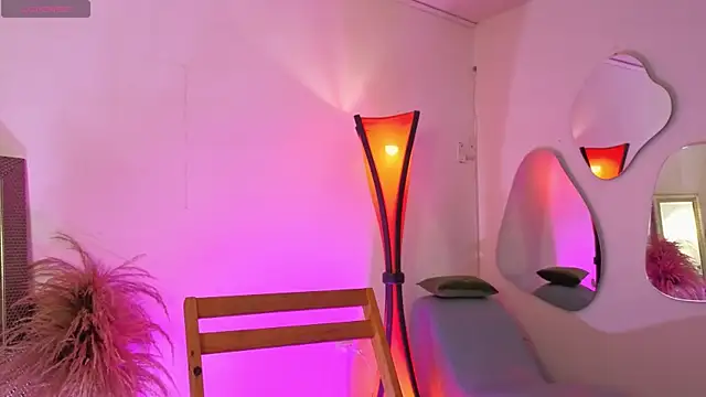 fransheskarossi online show from April 21, 2026, 11:49 am