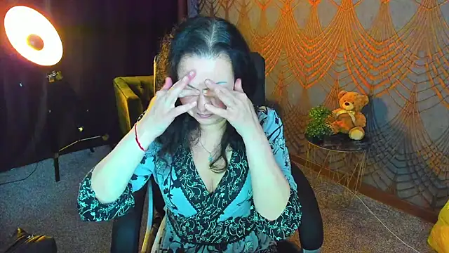 Snapshot of IrissMoon chatting on May 11, 2026, 5:35 am IrissMoon online show from May 11, 2026, 5:35 am