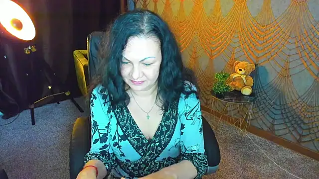 Snapshot of IrissMoon chatting on May 11, 2026, 2:45 pm IrissMoon online show from May 11, 2026, 2:45 pm
