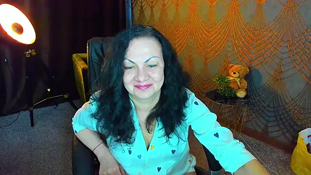 Snapshot of IrissMoon chatting on May 12, 2026, 5:37 am IrissMoon online show from May 12, 2026, 5:37 am