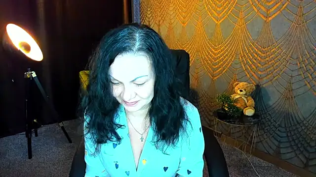 Snapshot of IrissMoon chatting on May 22, 2026, 11:38 am IrissMoon online show from May 22, 2026, 11:38 am