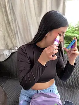 StrawberryPink  online show from March 20, 2026, 11:37 am