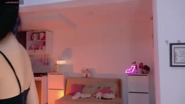 Blush Marie online show from April 22, 2026, 4:26 am