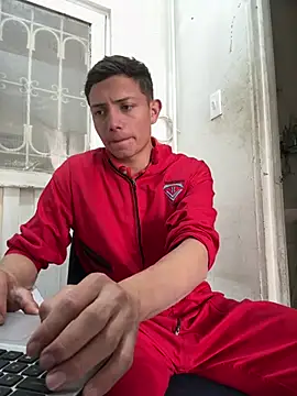 santiObrero online show from April 18, 2026, 8:09 pm