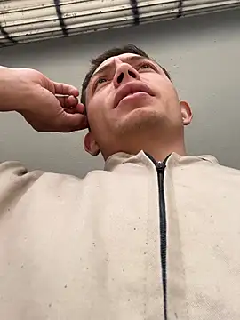 santiObrero online show from April 22, 2026, 4:30 pm