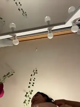 Nailealipsglossy online show from March 5, 2026, 7:04 am