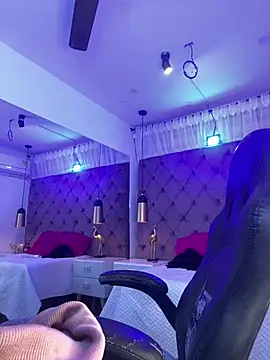 Auri   online show from July 18, 2026, 7:39 pm