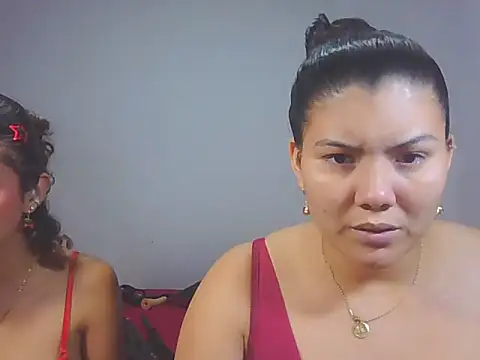 Snapshot of Helena-Paola chatting on February 4, 2026, 5:13 am Helena-Paola online show from February 4, 2026, 5:13 am