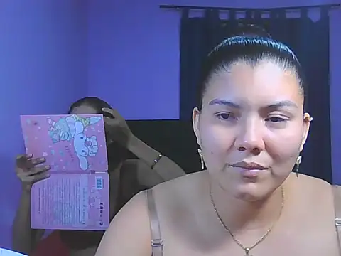 Snapshot of Helena-Paola chatting on February 8, 2026, 5:00 am Helena-Paola online show from February 8, 2026, 5:00 am