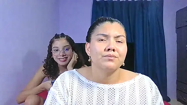 Snapshot of Helena-Paola chatting on February 20, 2026, 5:26 am Helena-Paola online show from February 20, 2026, 5:26 am