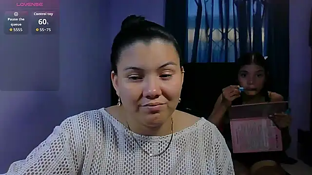 Snapshot of Helena-Paola chatting on February 21, 2026, 10:00 pm Helena-Paola online show from February 21, 2026, 10:00 pm