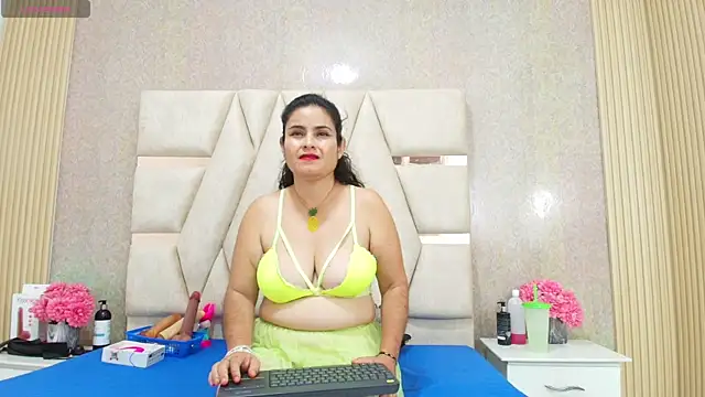 CrystallGomes online show from April 18, 2026, 7:58 pm