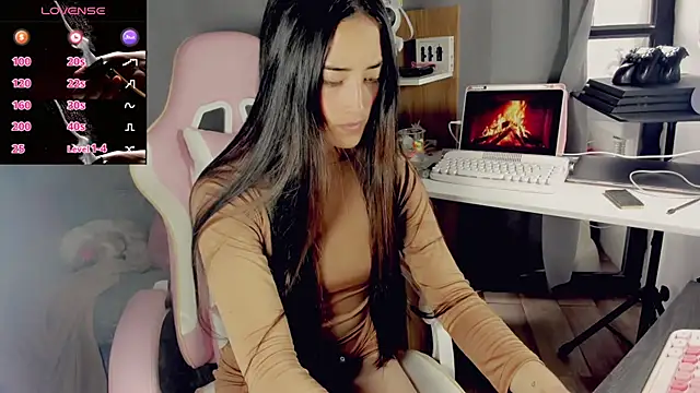 VictoriaHoneyy online show from April 7, 2026, 1:33 pm