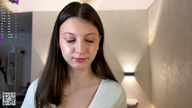 LouiseChavez online show from April 18, 2026, 2:10 pm