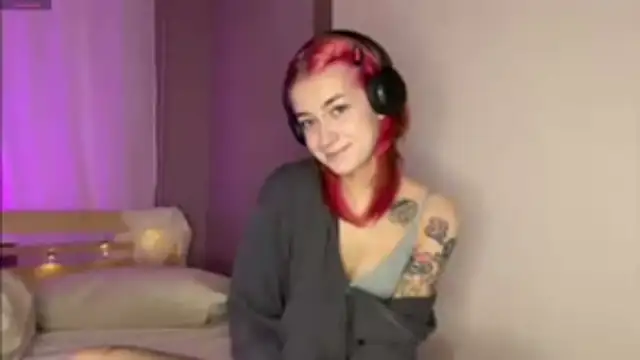 Dina Cams online show from February 2, 2026, 1:10 pm