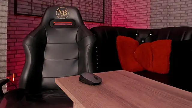 roxxy white online show from February 14, 2026, 8:16 pm