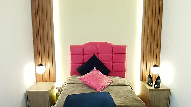 IvonneRoss  online show from February 7, 2026, 11:58 am