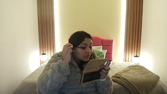 Snapshot of IvonneRoss_ chatting on May 5, 2026, 12:13 pm IvonneRoss online show from May 5, 2026, 12:13 pm