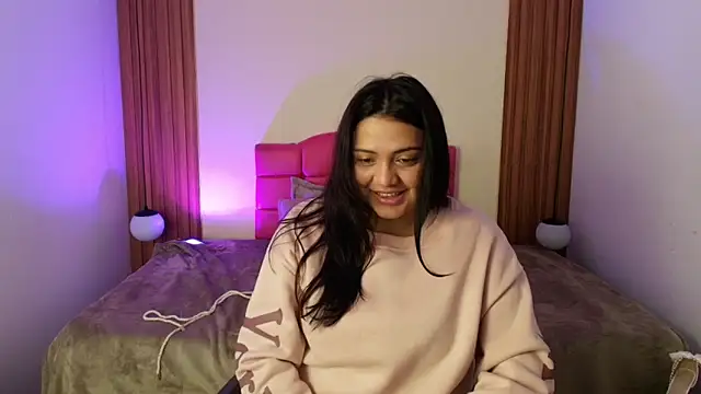 Snapshot of IvonneRoss_ chatting on June 5, 2026, 12:33 pm IvonneRoss online show from June 5, 2026, 12:33 pm
