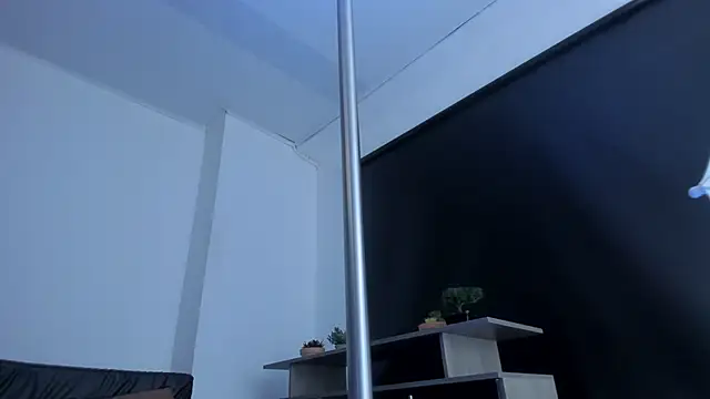 KiaraBlack 01 online show from April 14, 2026, 9:43 pm