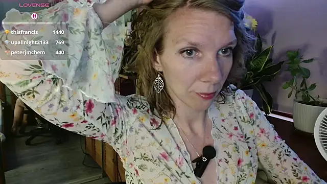 Snapshot of Daisy_Lovely chatting on July 13, 2026, 4:15 am Daisy Lovely online show from July 13, 2026, 4:15 am