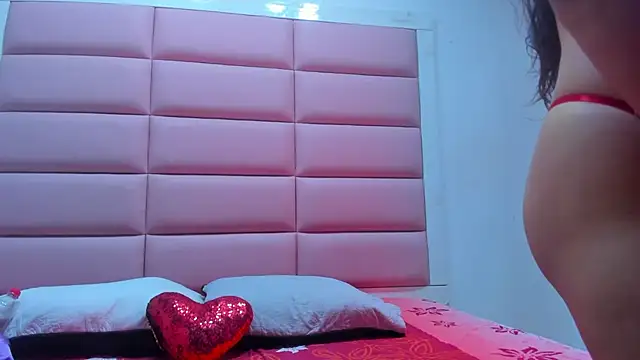 Catalinna 03 online show from March 12, 2026, 12:33 pm