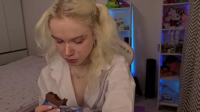 Mia WaterFall online show from March 6, 2026, 3:14 am