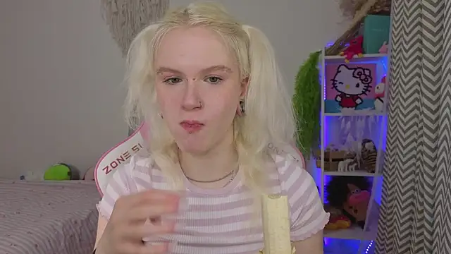 Mia WaterFall online show from April 19, 2026, 3:28 am