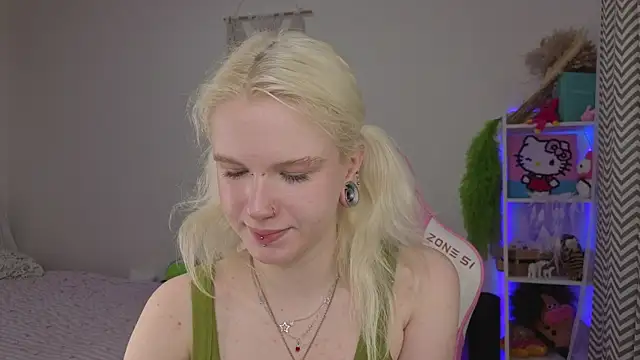 Mia WaterFall online show from April 22, 2026, 3:09 am