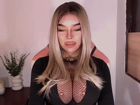 SeducingMonica online show from April 17, 2026, 4:15 am