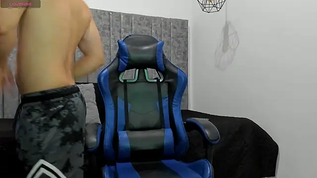 Calvin Hunter online show from April 21, 2026, 2:04 am