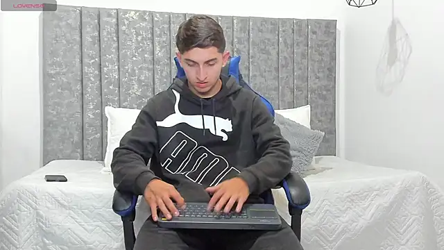 Calvin Hunter online show from June 26, 2026, 3:00 am
