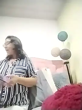 RosseLaure online show from February 3, 2026, 1:37 am