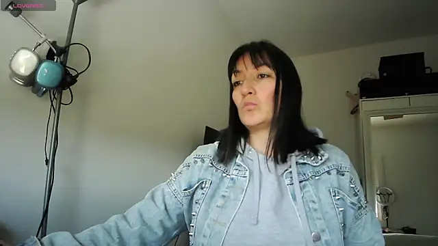 Yulian Milf online show from March 30, 2026, 12:39 pm